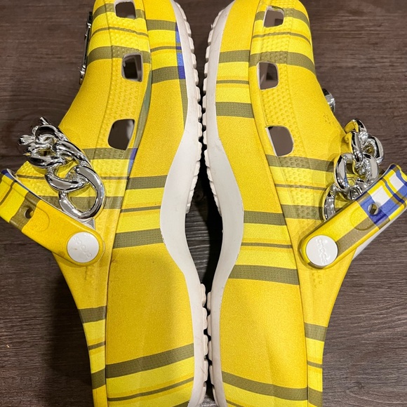 Clueless Crocs - Picture 4 of 6